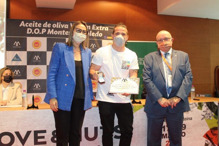 La DOP “Montes de Toledo” entrega el Cornicabra de Oro a Carlos Maldonado