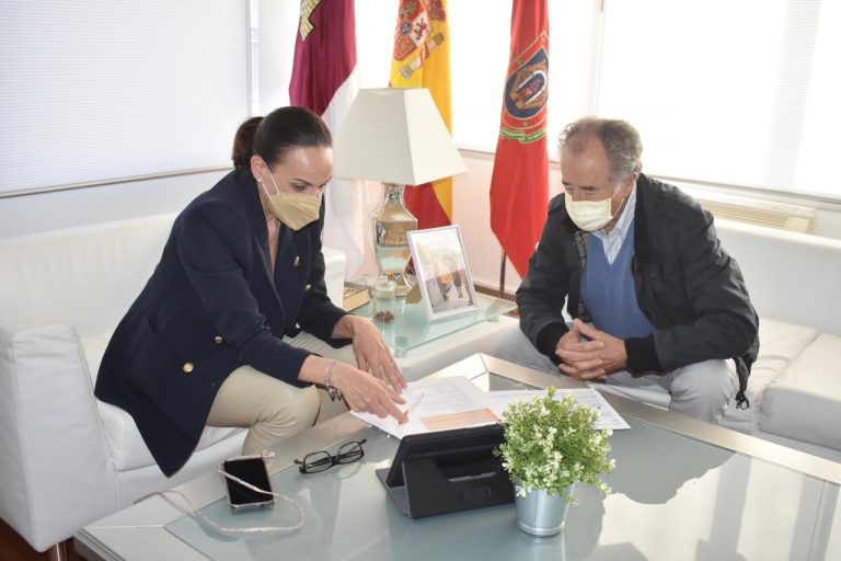 Eva María Masías se reúne con el vicepresidente de Puy Du Fou España
