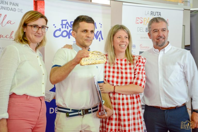 La alcaldesa de Tomelloso entrega “La Miga de Oro” al mejor obrador de la región