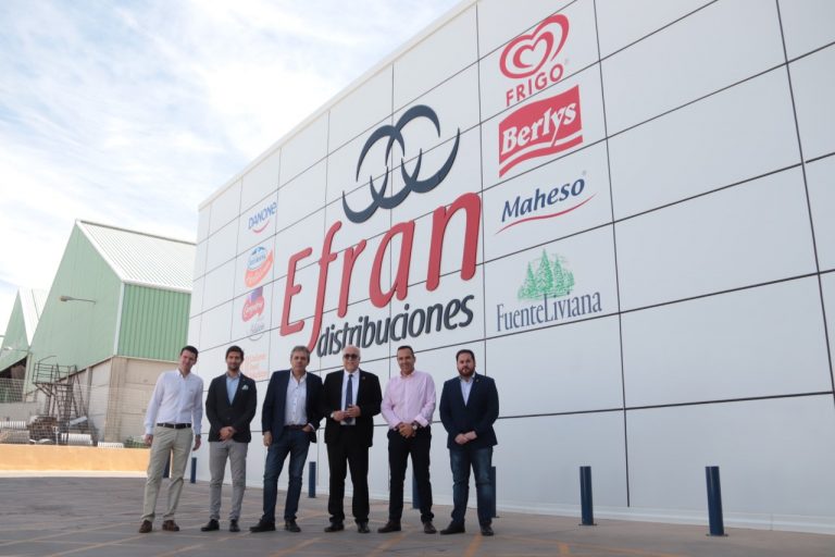 El alcalde de Manzanares visita las instalaciones de Efran Distribuciones
