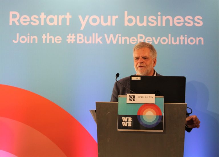La WBME premia a Rafael del Rey por una vida al servicio del vino