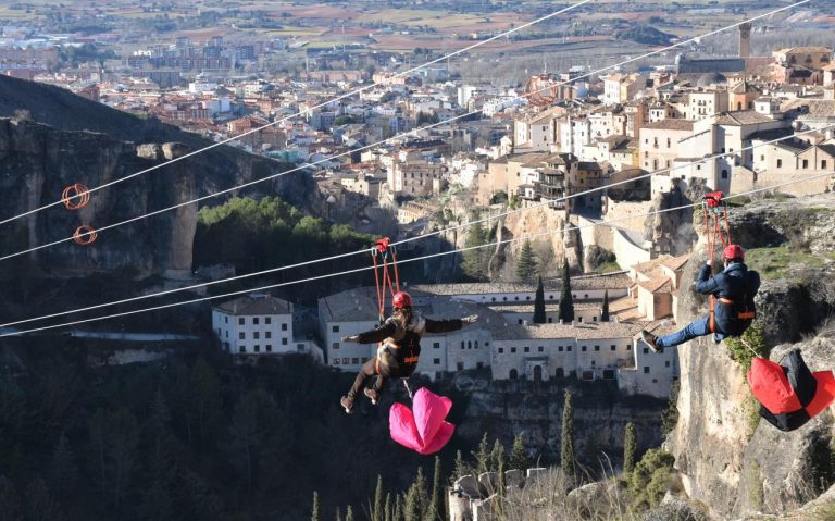<strong>Cuenca inaugura la tirolina doble más grande de Europa</strong>