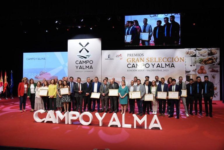 El Auditorio Francisco Nieva de Valdepeñas acoge a 700 personas en la Gala de los Premios Gran Selección