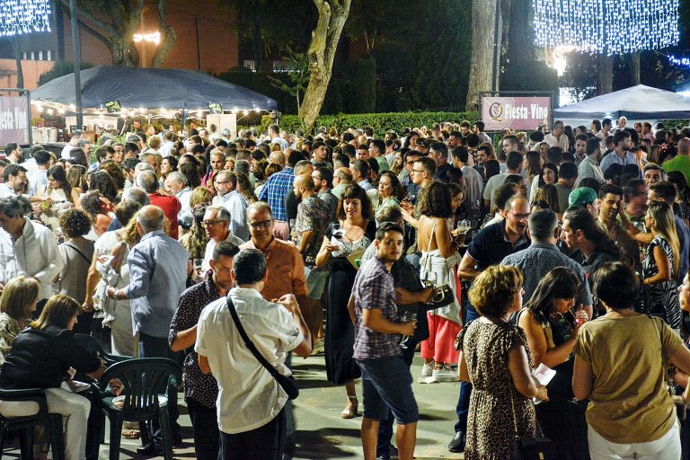 Más de 2.000 personas en la Fiesta del Vino que protagonizaron siete bodegas de Tomelloso