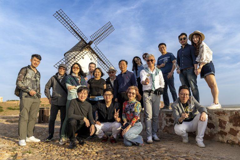 Periodistas asiáticos de mercados emergentes conocerán la DO La Mancha en plena vendimia