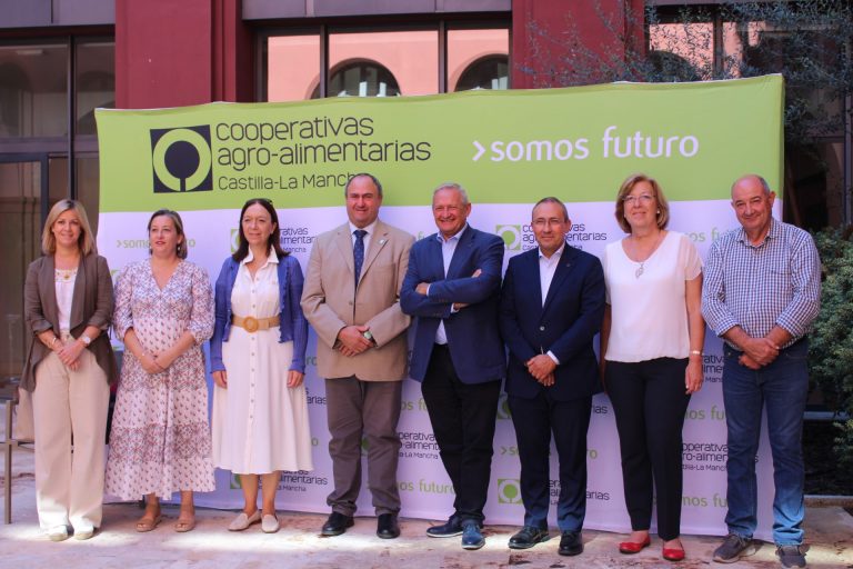 Cooperativas Agroalimentarias se reúnen con el consejero en Alcázar de San Juan