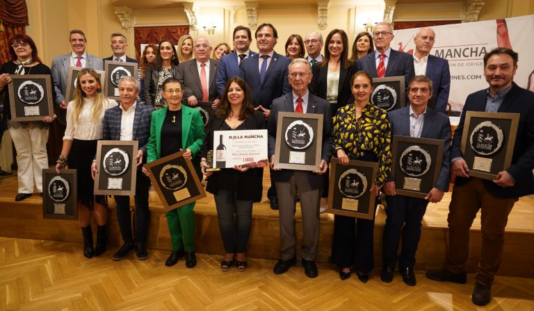 La DO La Mancha entrega sus Premios Vino y Cultura en el Antiguo Casino de Ciudad Real
