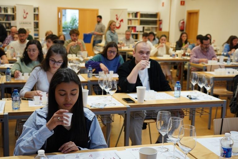 Los vinos de La Mancha se dan a conocer a alumnos de la Universidad regional