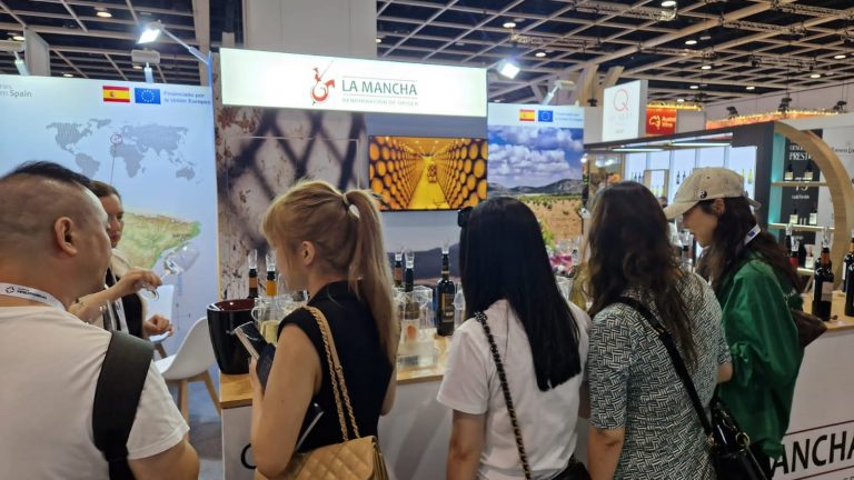 DO La Mancha expone sus vinos en la cita clave del mercado asiático