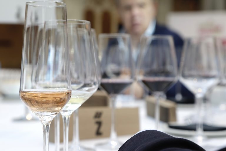 Blas Muñoz Chardonnay arrasa en los vinos más vendidos de la revista Alimentos de junio-julio