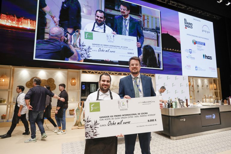 Álex Paz, chef del restaurante Fuentelgato, gana el premio internacional de Cocina con AOVE