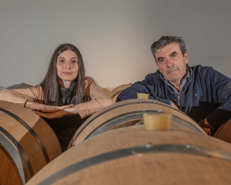 Rafael y Sofía Cañizares, dos generaciones que comparten la pasión por el vino