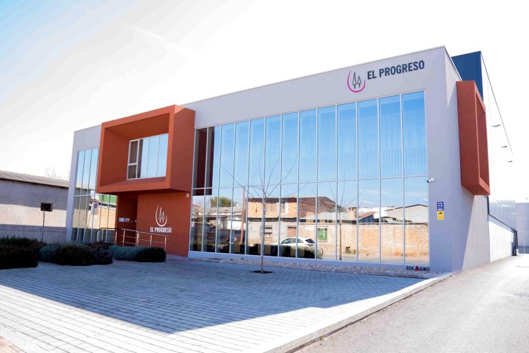 El Colegio Oficial de Ingenieros Técnicos Agrícolas premia a la Cooperativa El Progreso
