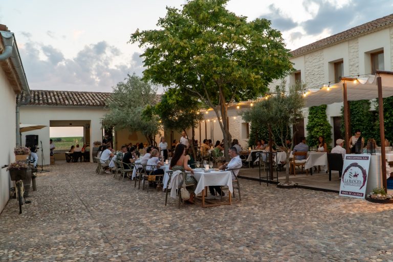 «Atardecer en Finca Antigua», una velada mágica entre viñedos