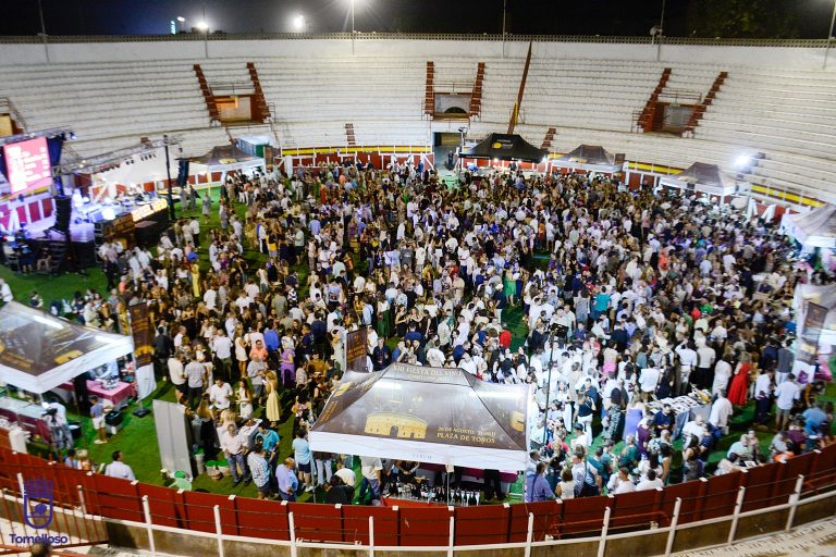 Tres mil personas participaron en la Fiesta del Vino de Tomelloso celebrada en la Plaza de Toros
