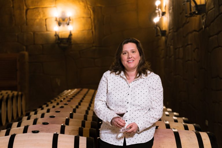 Miriam Rascón, la enóloga segoviana que elabora los vinos de Castillo de Aresan, triunfadores en los Bacchus 2025