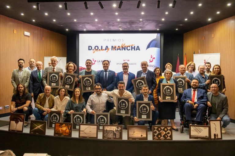 DO La Mancha entrega en Albacete sus premios Vino y Cultura