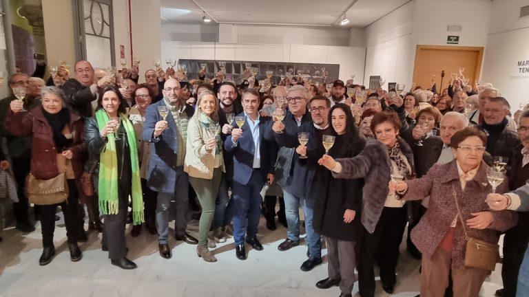 Más de 200 personas celebran en Valdepeñas el Día del Airén con un brindis popular