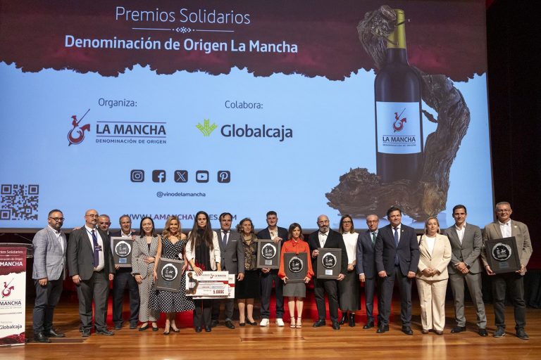Los vinos de La Mancha celebran una emotiva entrega de los Premios Solidarios 2025
