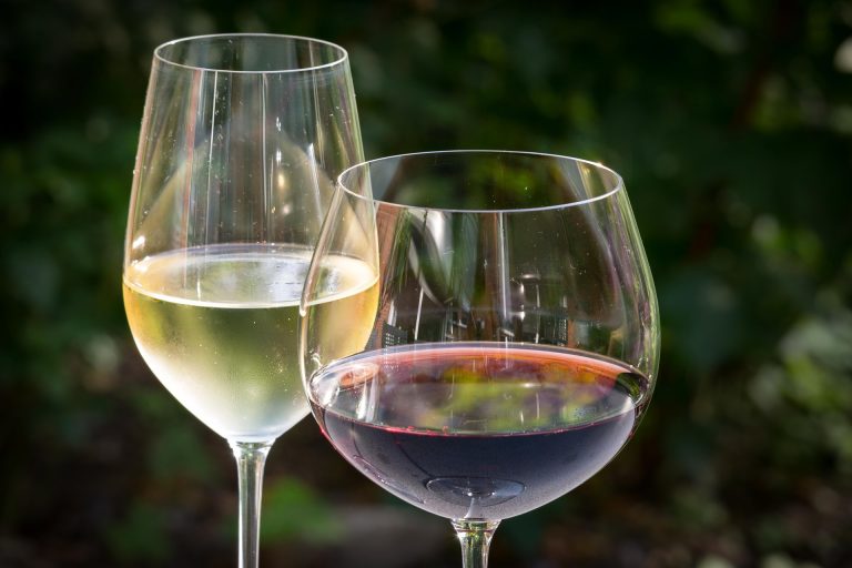 El consumo de los vinos blancos se duplica en los últimos años y amenaza la hegemonía de los tintos