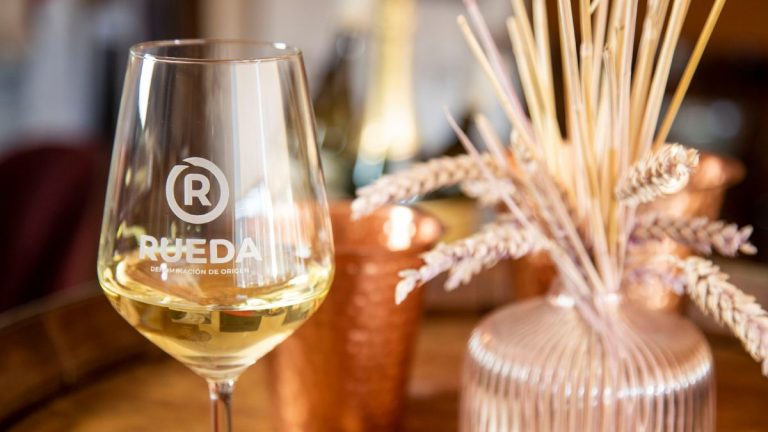 La D.O. Rueda desafía la caída del consumo global de vino