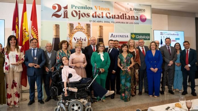 Momento de la entrega de premios en la gala Vinos Ojos del Guadiana de la cooperativa El Progreso