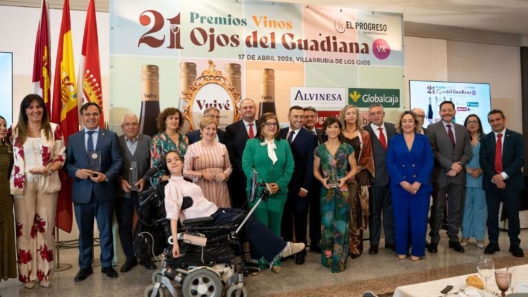 Momento de la entrega de premios en la gala Vinos Ojos del Guadiana de la cooperativa El Progreso