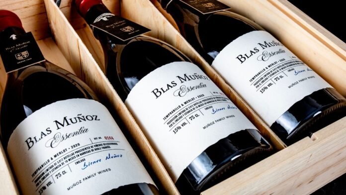 botellas de vino tinto blas muñoz essentia tempranillo merlot del enólogo bienve muñoz