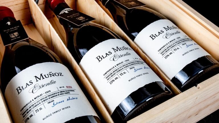 botellas de vino tinto blas muñoz essentia tempranillo merlot del enólogo bienve muñoz