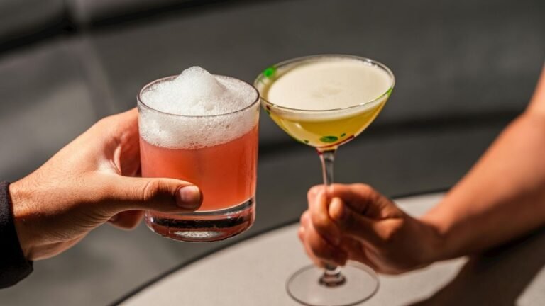 El 65% de los españoles modera el alcohol, pero los cócteles crecen un 14%