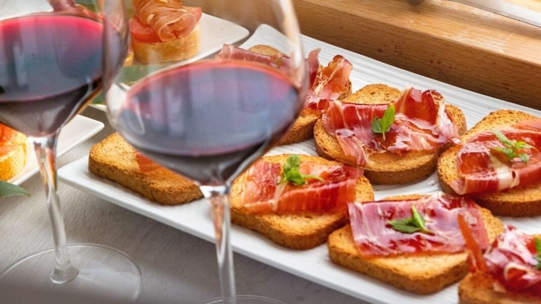 Tapas y vino en las Gastro Experiencias de Culinaria