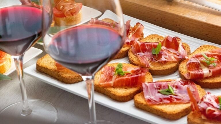Tapas y vino en las Gastro Experiencias de Culinaria