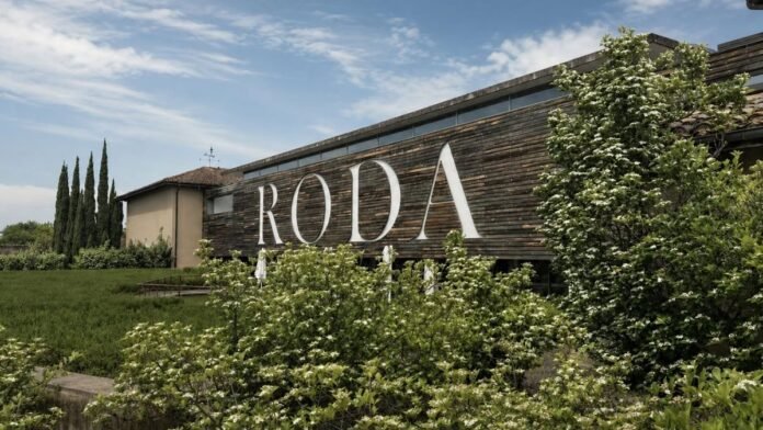 fachada de bodegas roda en la rioja